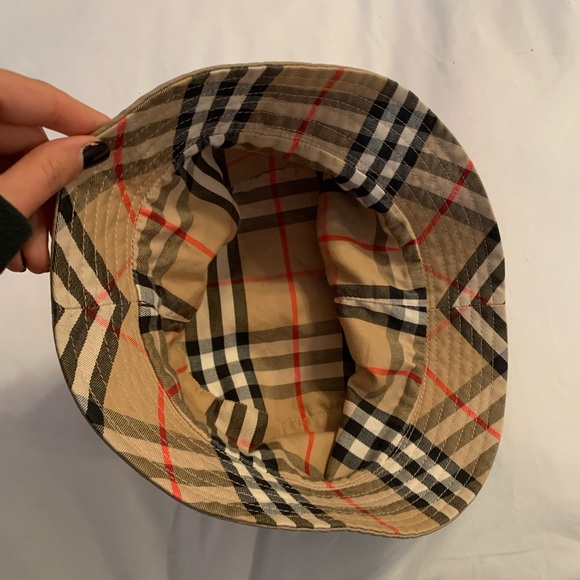 Burberry bucket hat - Picture 3 of 4